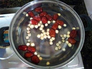 红枣炖莲子怎么做，红枣炖莲子怎么做好吃，红枣炖莲子做法
