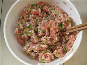 香葱鲜肉包怎么做，香葱鲜肉包怎么做好吃，香葱鲜肉包做法