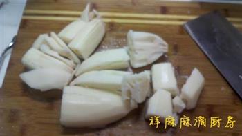 莲藕煨排骨怎么做，莲藕煨排骨怎么做好吃，莲藕煨排骨做法
