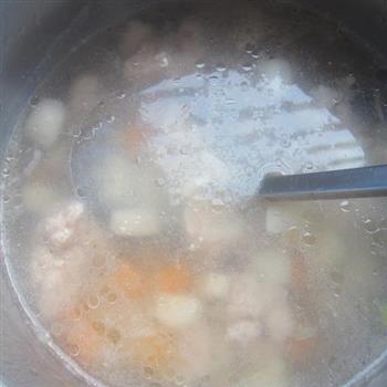 马蹄肉球汤怎么做，马蹄肉球汤怎么做好吃，马蹄肉球汤做法