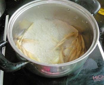 黄花菜肉汤怎么做，黄花菜肉汤怎么做好吃，黄花菜肉汤做法