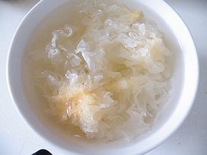 木瓜银耳糖水怎么做，木瓜银耳糖水怎么做好吃，木瓜银耳糖水做法