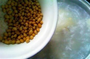 黄豆银耳猪手汤怎么做，黄豆银耳猪手汤怎么做好吃，黄豆银耳猪手汤做法