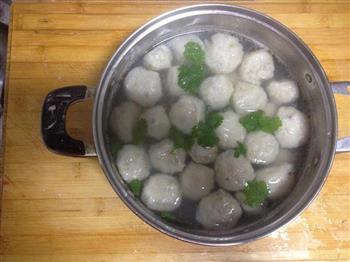 鲜鲜鱼丸汤怎么做，鲜鲜鱼丸汤怎么做好吃，鲜鲜鱼丸汤做法