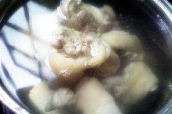 黄豆银耳猪手汤怎么做，黄豆银耳猪手汤怎么做好吃，黄豆银耳猪手汤做法