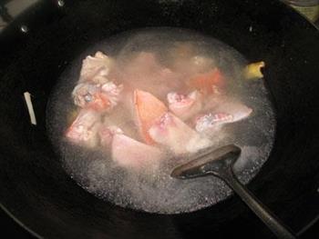 红鲷鱼头汤怎么做，红鲷鱼头汤怎么做好吃，红鲷鱼头汤做法