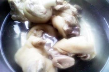 黄豆银耳猪手汤怎么做，黄豆银耳猪手汤怎么做好吃，黄豆银耳猪手汤做法