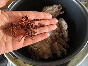 石锅酸菜大骨汤怎么做，石锅酸菜大骨汤怎么做好吃，石锅酸菜大骨汤做法