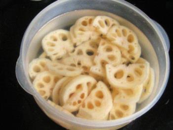 莲藕咸肉草鸡汤怎么做，莲藕咸肉草鸡汤怎么做好吃，莲藕咸肉草鸡汤做法
