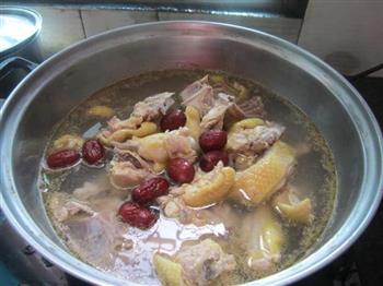 红枣炖鸡汤怎么做，红枣炖鸡汤怎么做好吃，红枣炖鸡汤做法