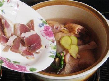 莲藕咸肉草鸡汤怎么做，莲藕咸肉草鸡汤怎么做好吃，莲藕咸肉草鸡汤做法