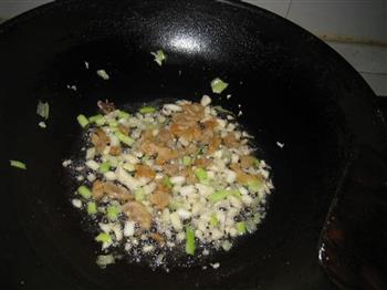 猪油渣炒酸菜怎么做，猪油渣炒酸菜怎么做好吃，猪油渣炒酸菜做法