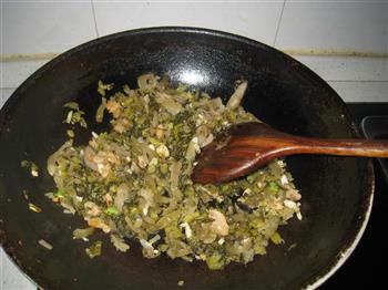 猪油渣炒酸菜怎么做，猪油渣炒酸菜怎么做好吃，猪油渣炒酸菜做法