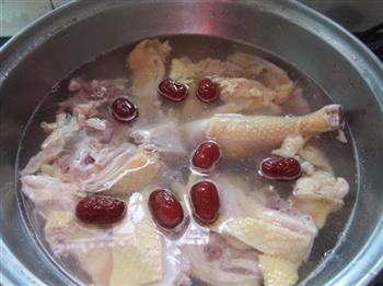 红枣炖鸡汤怎么做，红枣炖鸡汤怎么做好吃，红枣炖鸡汤做法