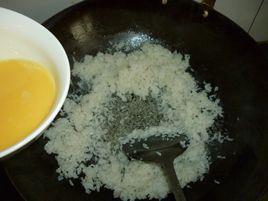 蛋炒饭怎么做，蛋炒饭怎么做好吃，蛋炒饭做法