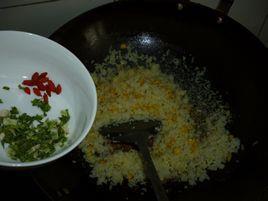 蛋炒饭怎么做，蛋炒饭怎么做好吃，蛋炒饭做法