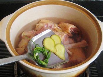莲藕咸肉草鸡汤怎么做，莲藕咸肉草鸡汤怎么做好吃，莲藕咸肉草鸡汤做法