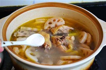 莲藕咸肉草鸡汤怎么做，莲藕咸肉草鸡汤怎么做好吃，莲藕咸肉草鸡汤做法