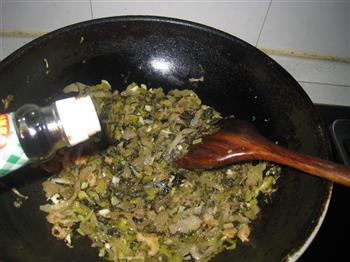 猪油渣炒酸菜怎么做，猪油渣炒酸菜怎么做好吃，猪油渣炒酸菜做法