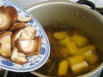 山药香菇草鸡汤怎么做，山药香菇草鸡汤怎么做好吃，山药香菇草鸡汤做法