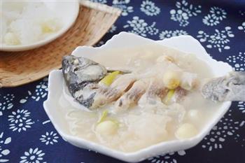 银耳莲子鲫鱼汤怎么做，银耳莲子鲫鱼汤怎么做好吃，银耳莲子鲫鱼汤做法