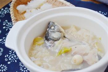 银耳莲子鲫鱼汤怎么做，银耳莲子鲫鱼汤怎么做好吃，银耳莲子鲫鱼汤做法