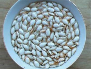 烤南瓜籽怎么做，烤南瓜籽怎么做好吃，烤南瓜籽做法