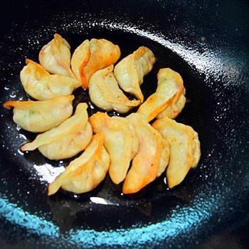 白菜馅锅贴怎么做，白菜馅锅贴怎么做好吃，白菜馅锅贴做法