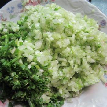白菜馅锅贴怎么做，白菜馅锅贴怎么做好吃，白菜馅锅贴做法