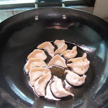 白菜馅锅贴怎么做，白菜馅锅贴怎么做好吃，白菜馅锅贴做法