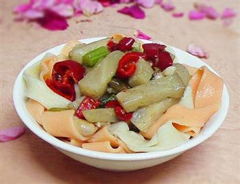 茄子彩带面怎么做，茄子彩带面怎么做好吃，茄子彩带面做法