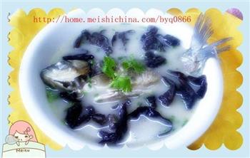 黑木耳鲫鱼汤怎么做，黑木耳鲫鱼汤怎么做好吃，黑木耳鲫鱼汤做法