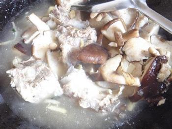 香菇豆腐排骨汤怎么做，香菇豆腐排骨汤怎么做好吃，香菇豆腐排骨汤做法