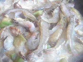 丝瓜海鲜汤怎么做，丝瓜海鲜汤怎么做好吃，丝瓜海鲜汤做法
