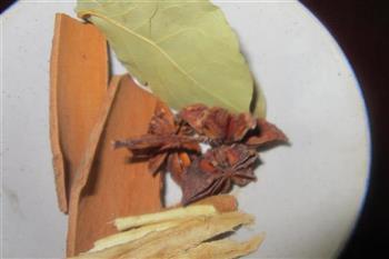 玉米乌鸡汤怎么做，玉米乌鸡汤怎么做好吃，玉米乌鸡汤做法