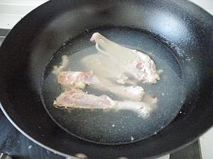 鸭架炆莲藕怎么做，鸭架炆莲藕怎么做好吃，鸭架炆莲藕做法