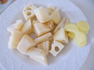 鸭架炆莲藕怎么做，鸭架炆莲藕怎么做好吃，鸭架炆莲藕做法
