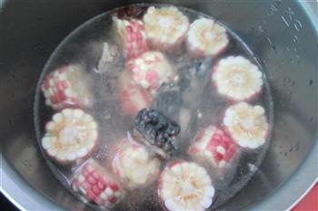 玉米乌鸡汤怎么做，玉米乌鸡汤怎么做好吃，玉米乌鸡汤做法