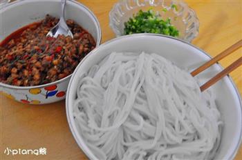 新疆鸡肉拌米粉怎么做，新疆鸡肉拌米粉怎么做好吃，新疆鸡肉拌米粉做法