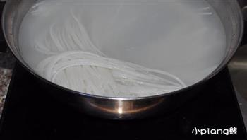 新疆鸡肉拌米粉怎么做，新疆鸡肉拌米粉怎么做好吃，新疆鸡肉拌米粉做法