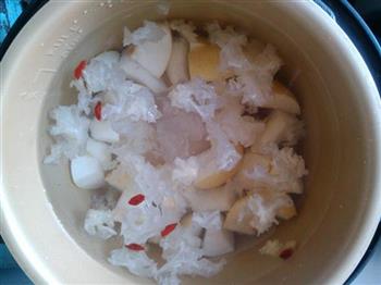 冰糖梨水怎么做，冰糖梨水怎么做好吃，冰糖梨水做法