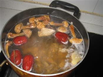 松茸瘦肉汤怎么做，松茸瘦肉汤怎么做好吃，松茸瘦肉汤做法