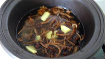 龙骨茶树菇汤怎么做，龙骨茶树菇汤怎么做好吃，龙骨茶树菇汤做法