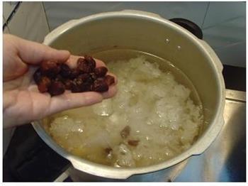 栗子雪耳糖水怎么做，栗子雪耳糖水怎么做好吃，栗子雪耳糖水做法