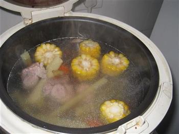 马蹄胡萝卜煲猪腱怎么做，马蹄胡萝卜煲猪腱怎么做好吃，马蹄胡萝卜煲猪腱做法