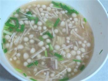 金针菇汤怎么做，金针菇汤怎么做好吃，金针菇汤做法