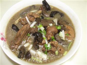 松菇鸡汤怎么做，松菇鸡汤怎么做好吃，松菇鸡汤做法