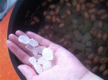 花生冰糖炖雪梨怎么做，花生冰糖炖雪梨怎么做好吃，花生冰糖炖雪梨做法