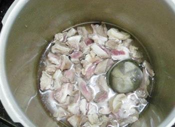 广式萝卜牛腩汤怎么做，广式萝卜牛腩汤怎么做好吃，广式萝卜牛腩汤做法