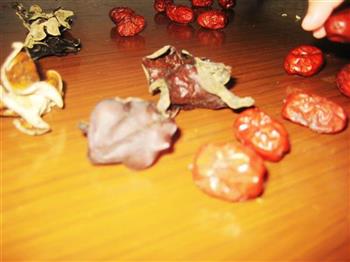 黑木耳红枣汤怎么做，黑木耳红枣汤怎么做好吃，黑木耳红枣汤做法